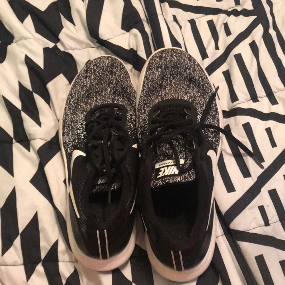 Nike Tennis Shoes